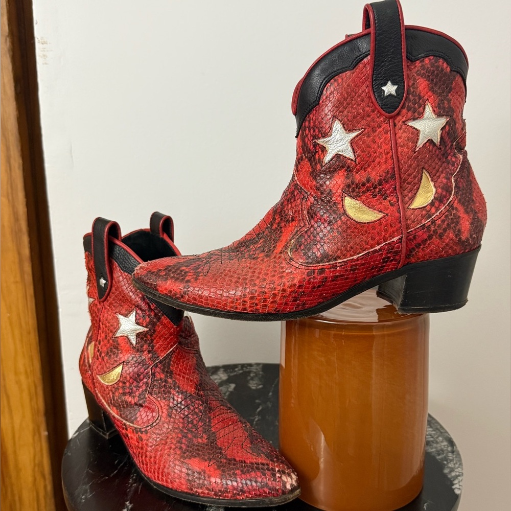 Red and Black Western Boots with Star and Moon design cowboy boot - Picture 1 of 14
